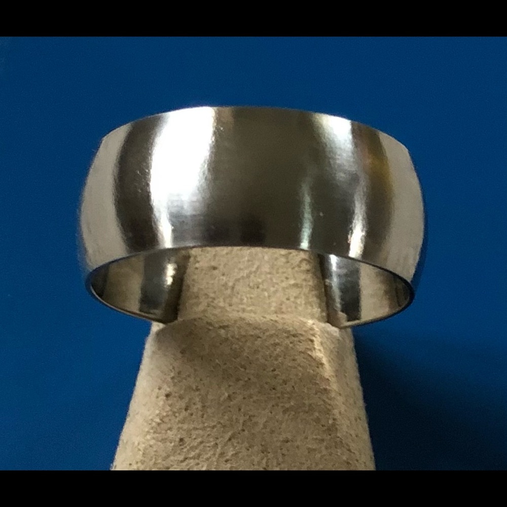 10 mm brushed steel band. Size 13. BRAND NEW